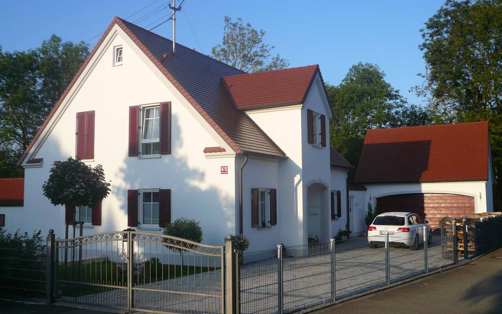 Schwäbisches Landhaus mit Gesims | mkm traumhäuser